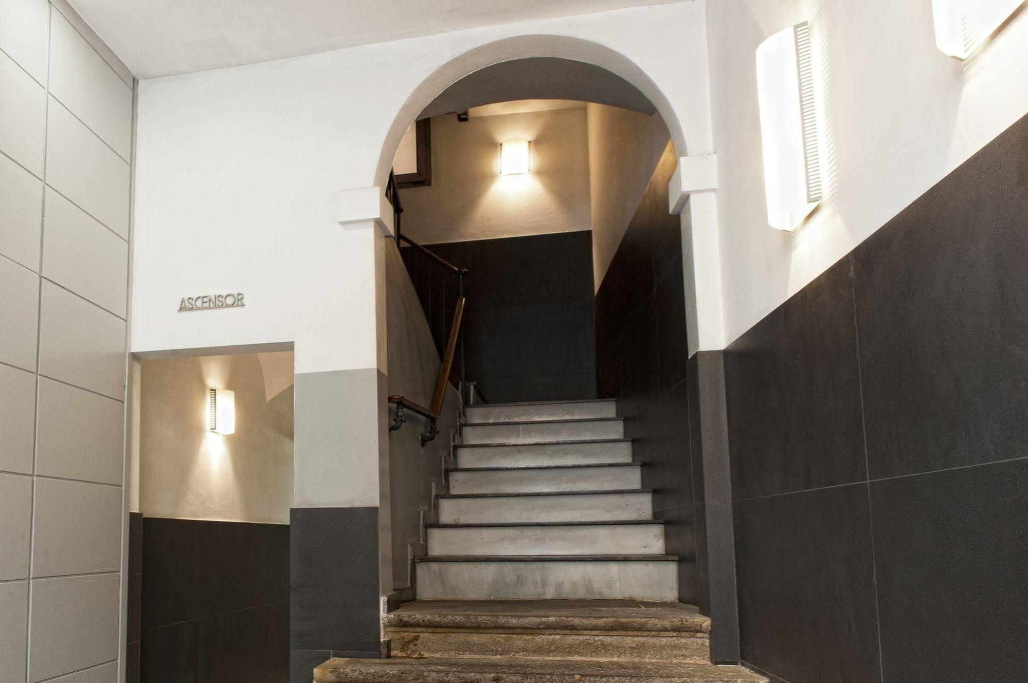 Mh Apartments Liceo Barcelona Exterior foto